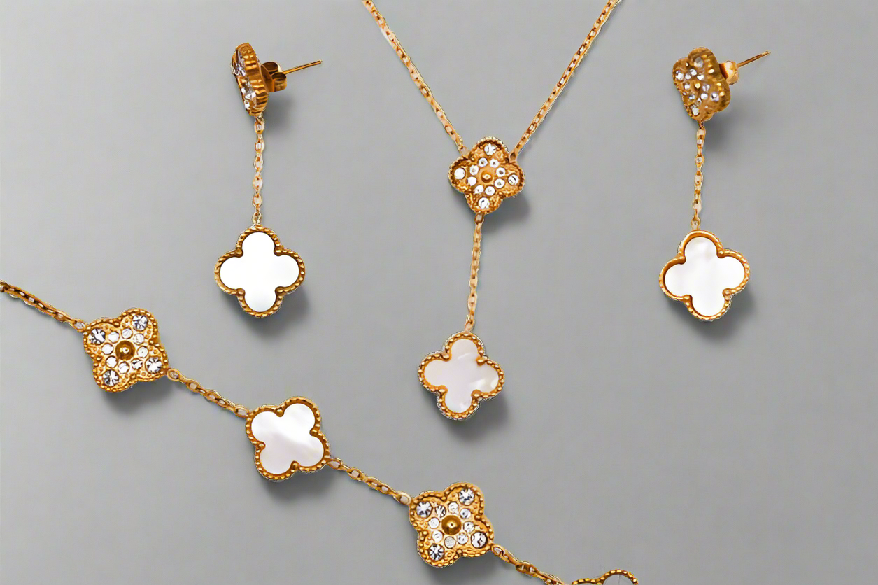 White Clover sets (limited in stock ‼️) (without bracelet)