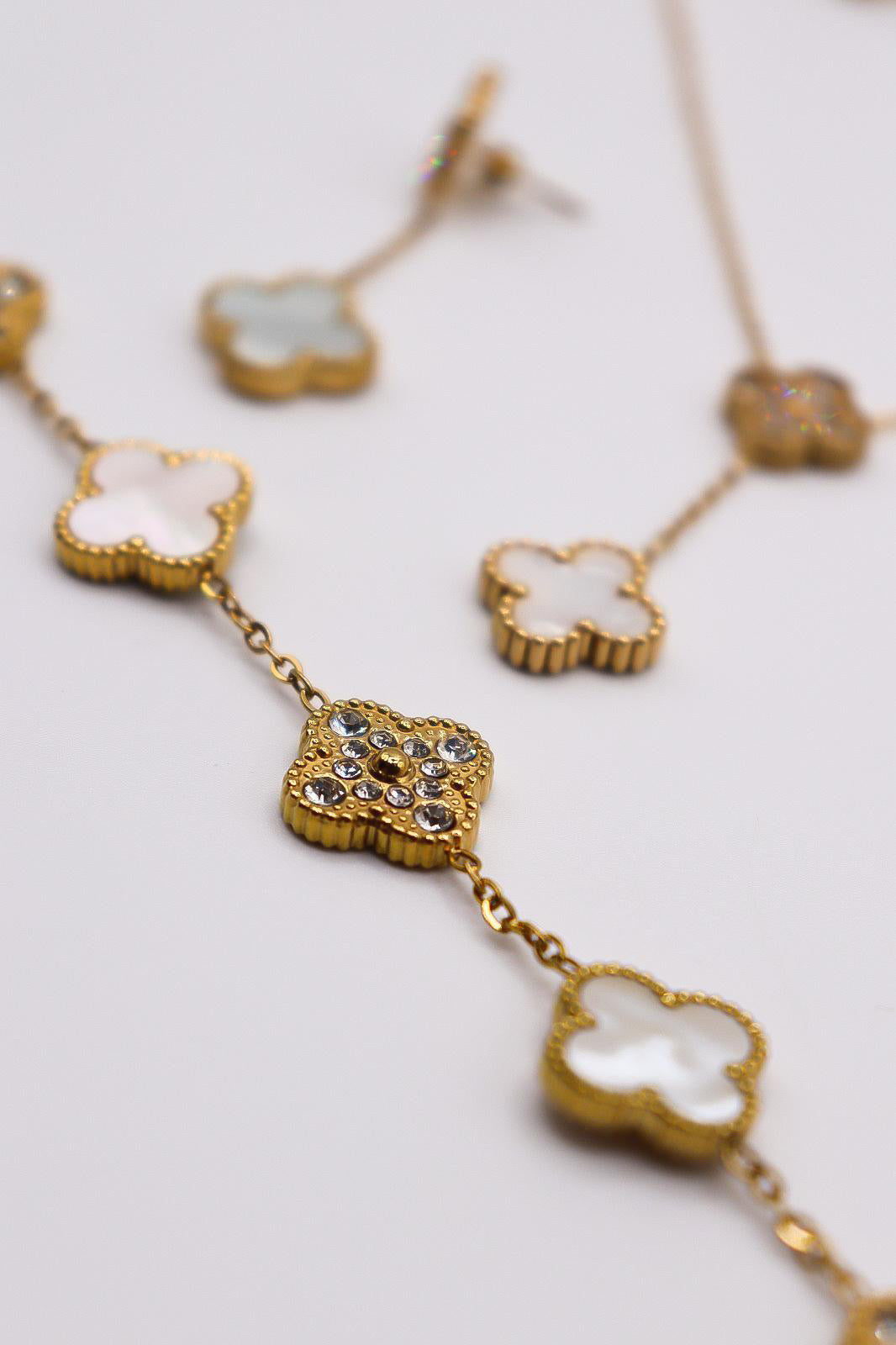 White Clover sets (limited in stock ‼️) (without bracelet)