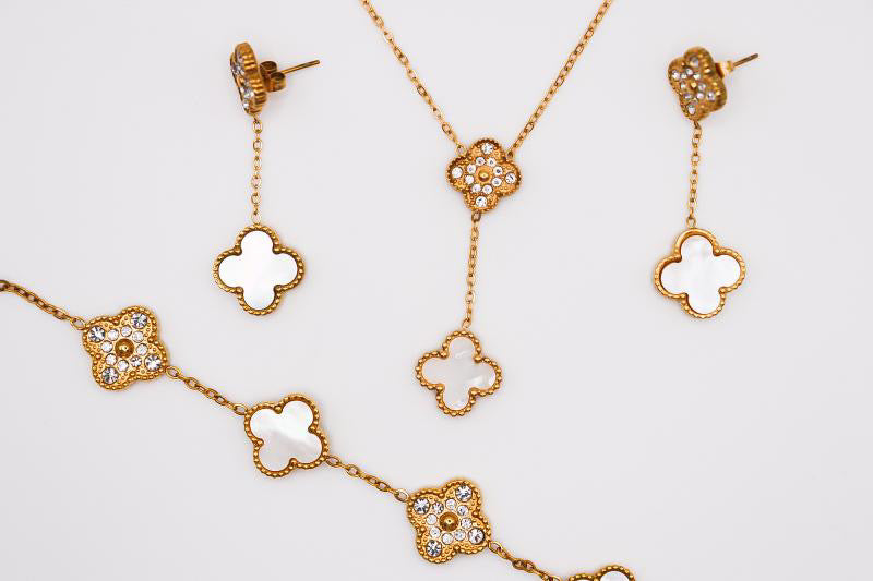 White Clover sets (limited in stock ‼️) (without bracelet)