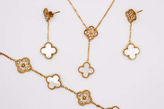 White Clover sets (limited in stock ‼️) (without bracelet)