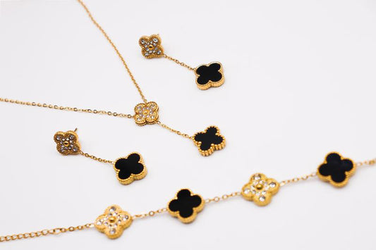 Black Clover sets (limited in stock ‼️) (without Necklace)
