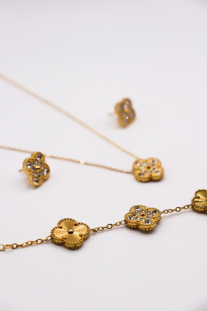 Gold diamond clover sets ( limited in stock‼️) (Without Bracelet)